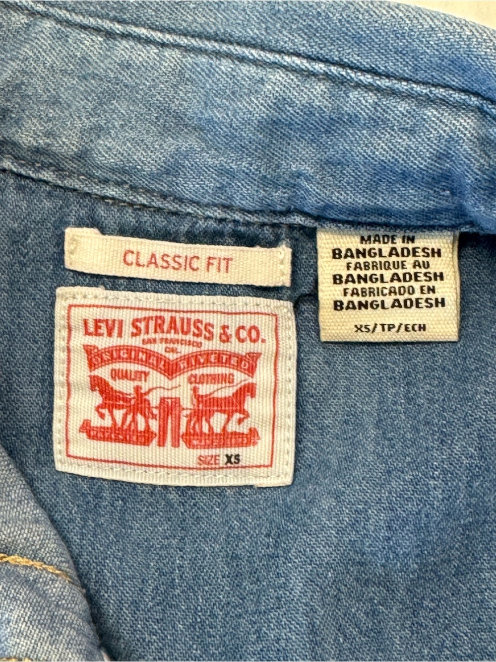 Levi's Blue Denim Shirt with Pearlescent Snap Buttons in XS - Picture 12 of 15